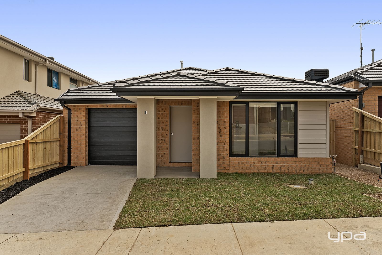 3 bedrooms House in 8 Witham Road MADDINGLEY VIC, 3340