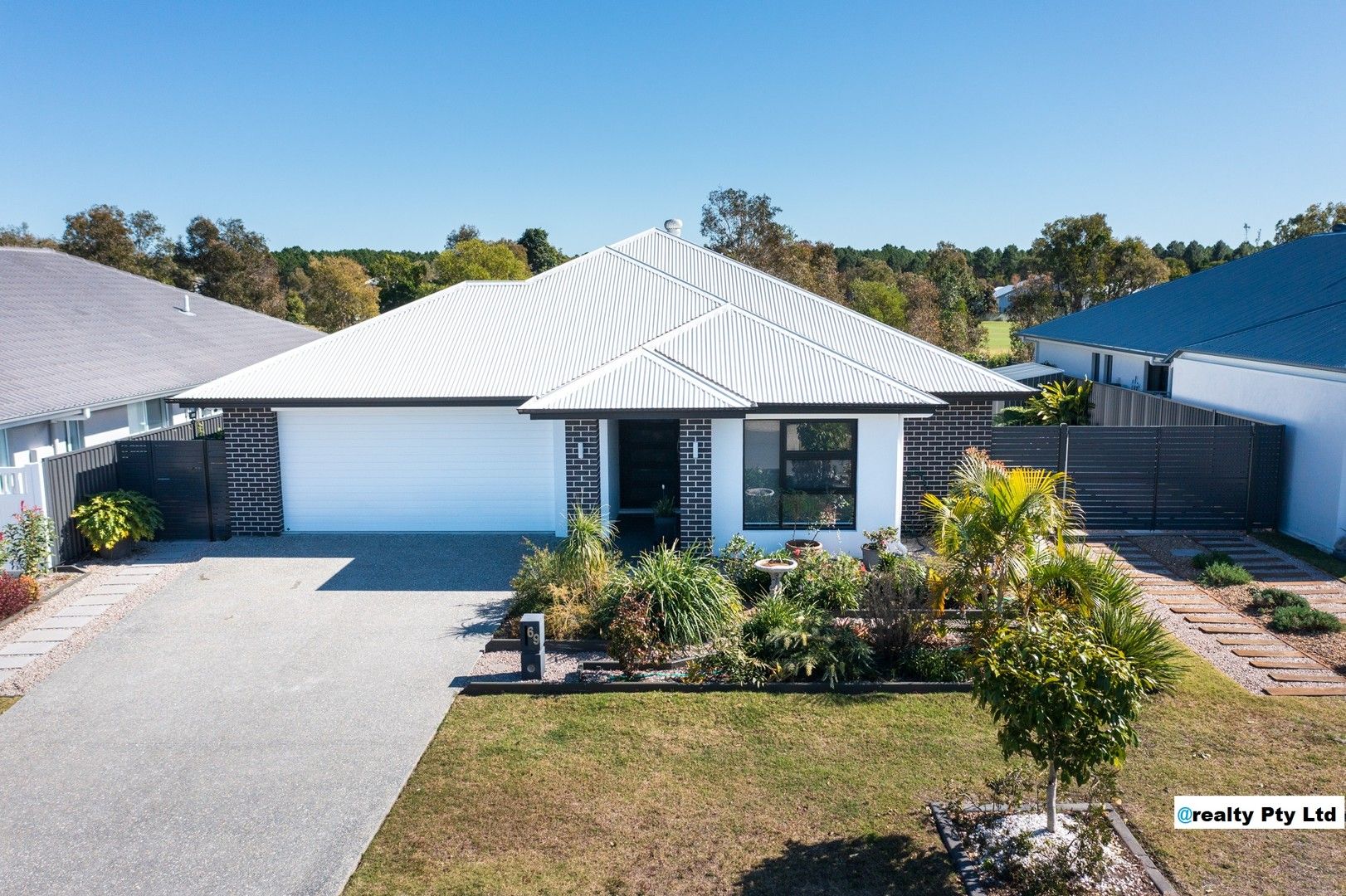 4 bedrooms House in 69 Callisia Crescent BANKSIA BEACH QLD, 4507