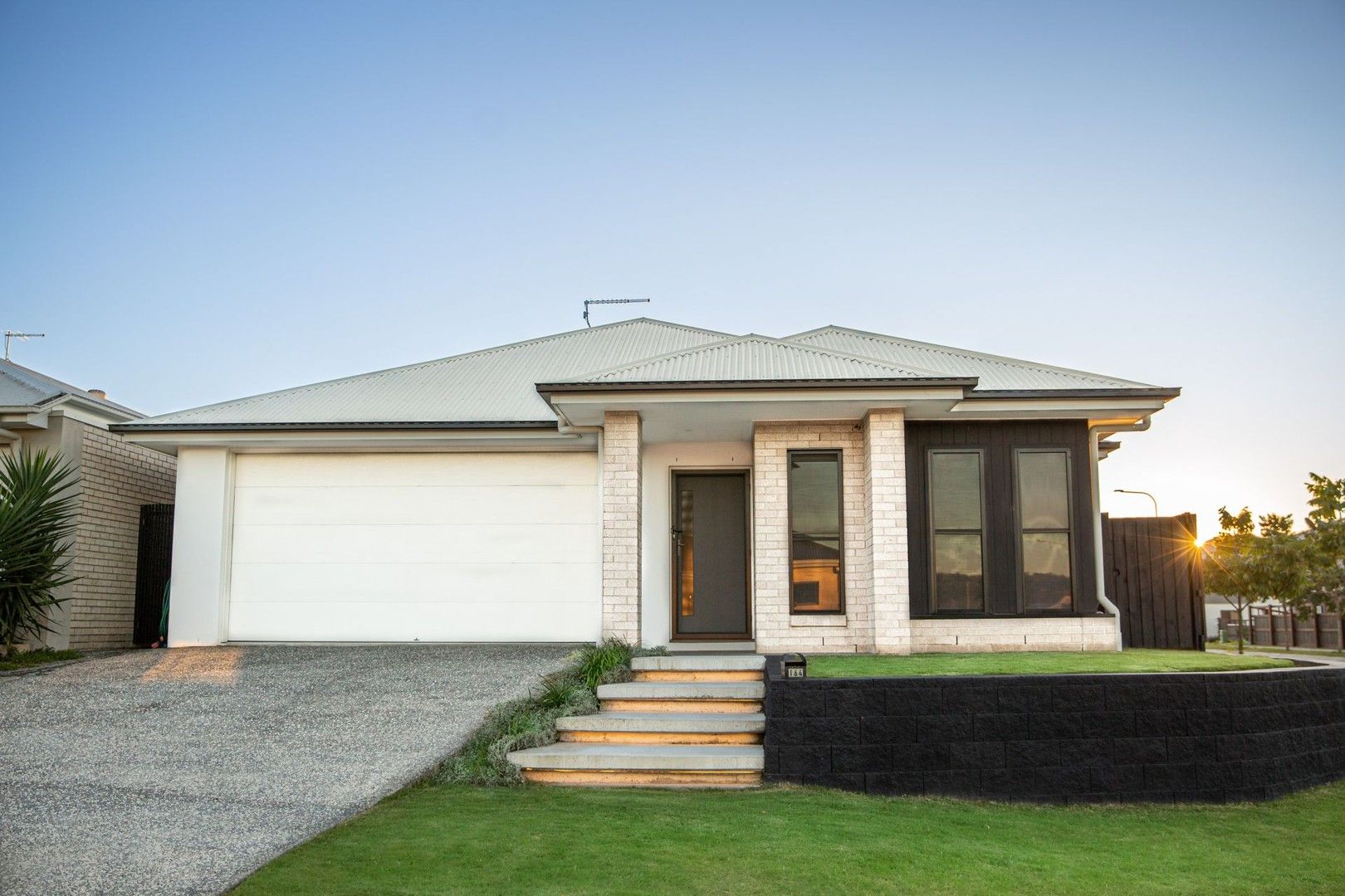 5 bedrooms House in 164 Watheroo Street SOUTH RIPLEY QLD, 4306