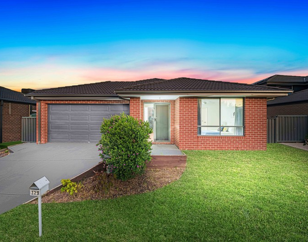 129 Kinglake Drive, Manor Lakes VIC 3024