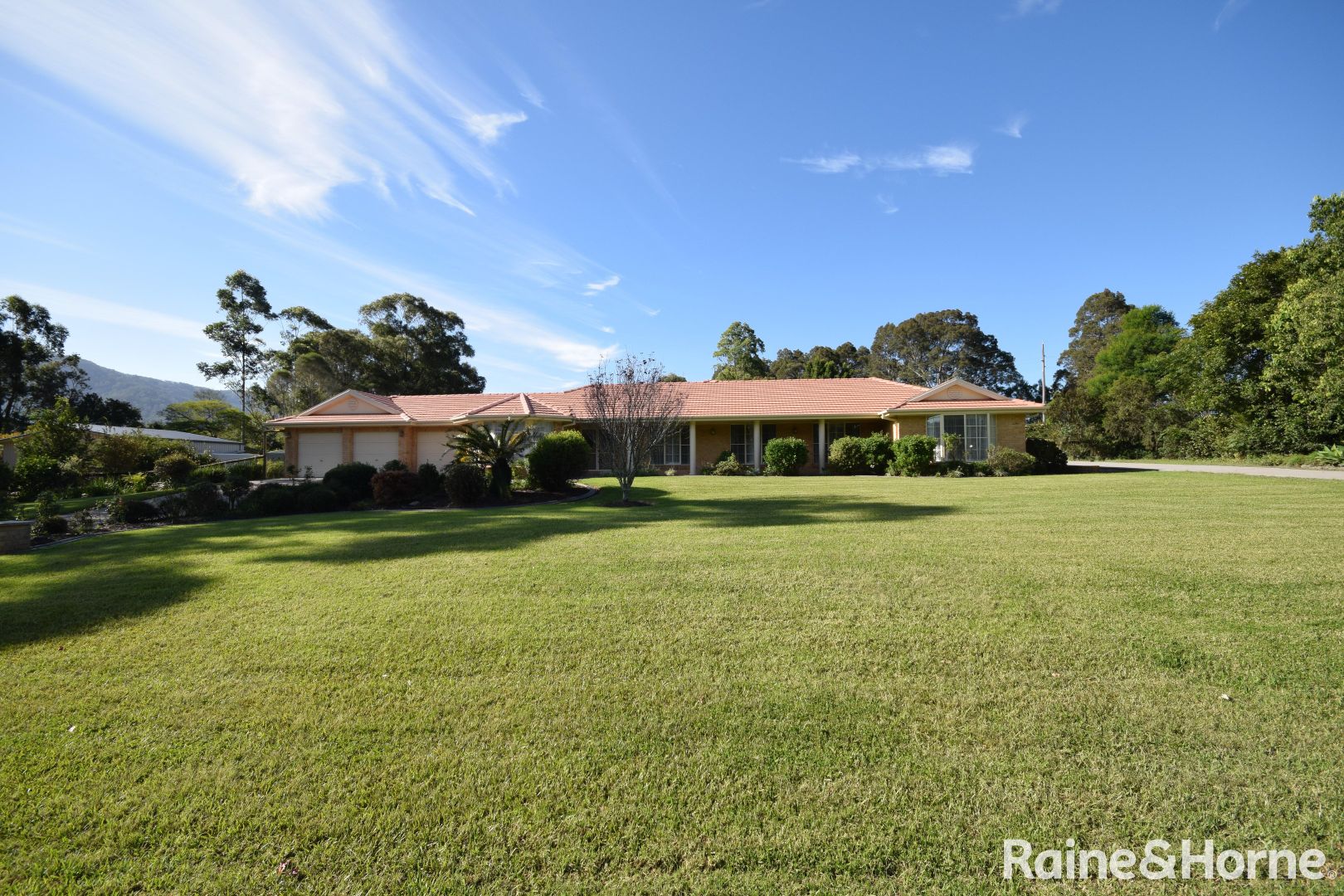 20 Tartarian Crescent, Bomaderry Property History & Address Research