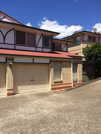 3 bedrooms Townhouse in 11/24 Hill Crescent CARINA HEIGHTS QLD, 4152