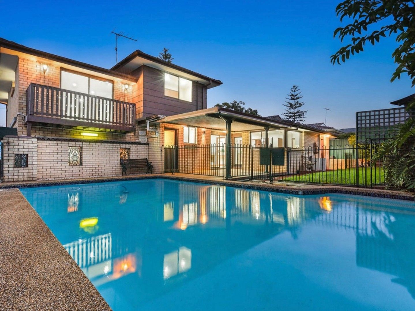 5 bedrooms House in 166 Seven Hills Road BAULKHAM HILLS NSW, 2153