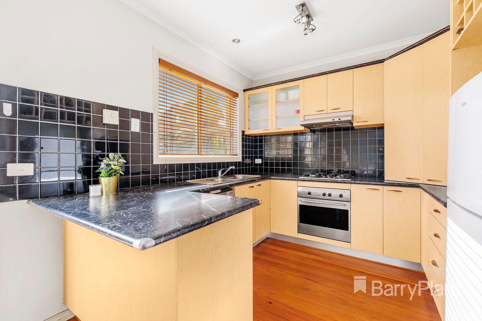 4/31 Loxton Terrace, Epping VIC 3076, Image 2