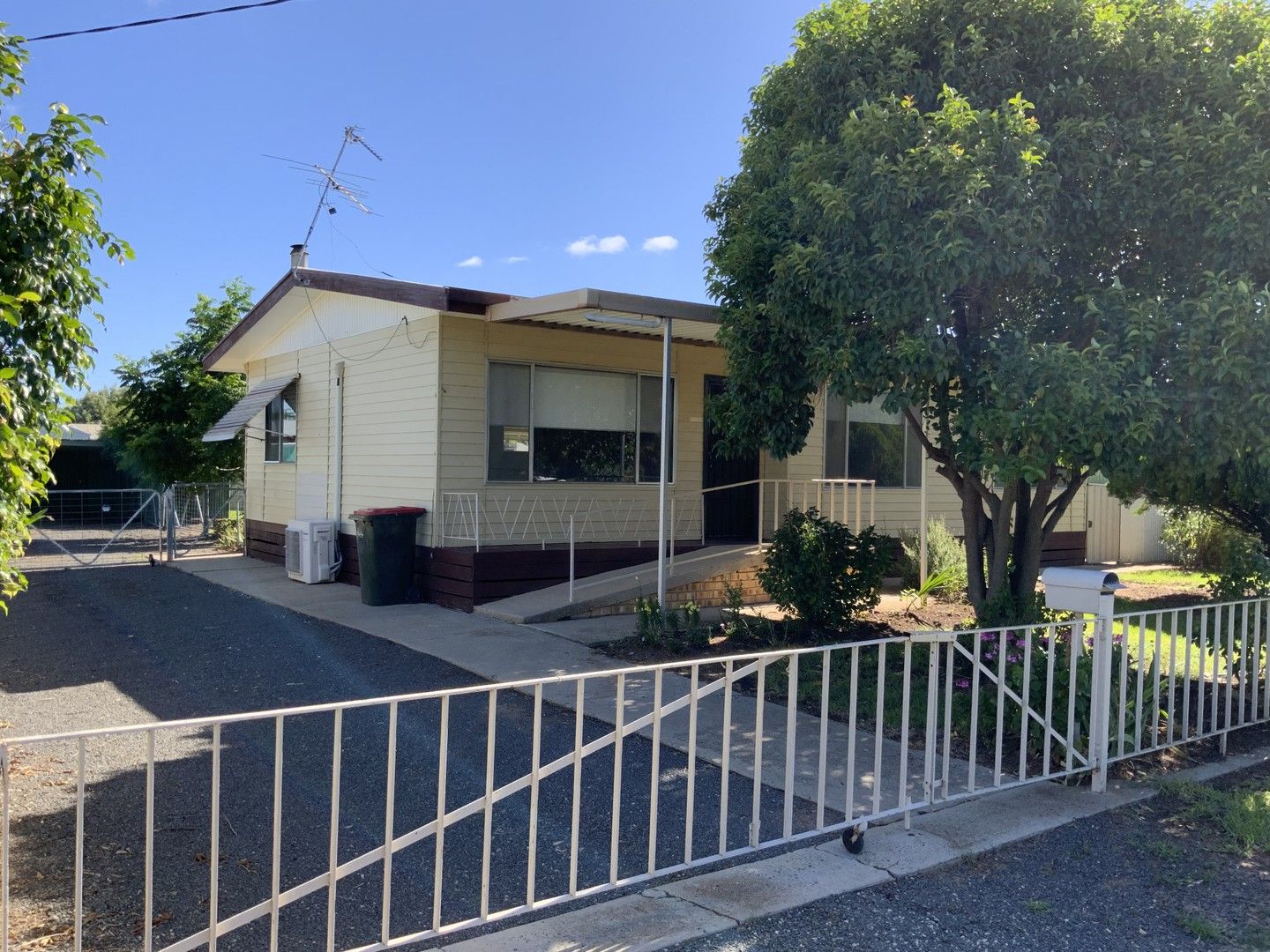 335 Church, Hay NSW 2711 Domain