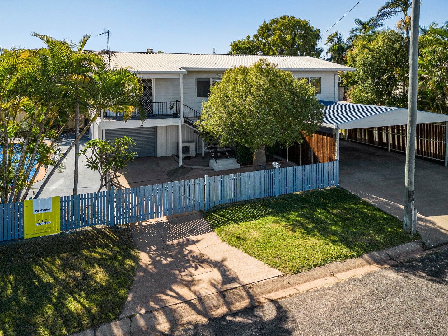 4 bedrooms House in 11 Bridgeman Street EMERALD QLD, 4720