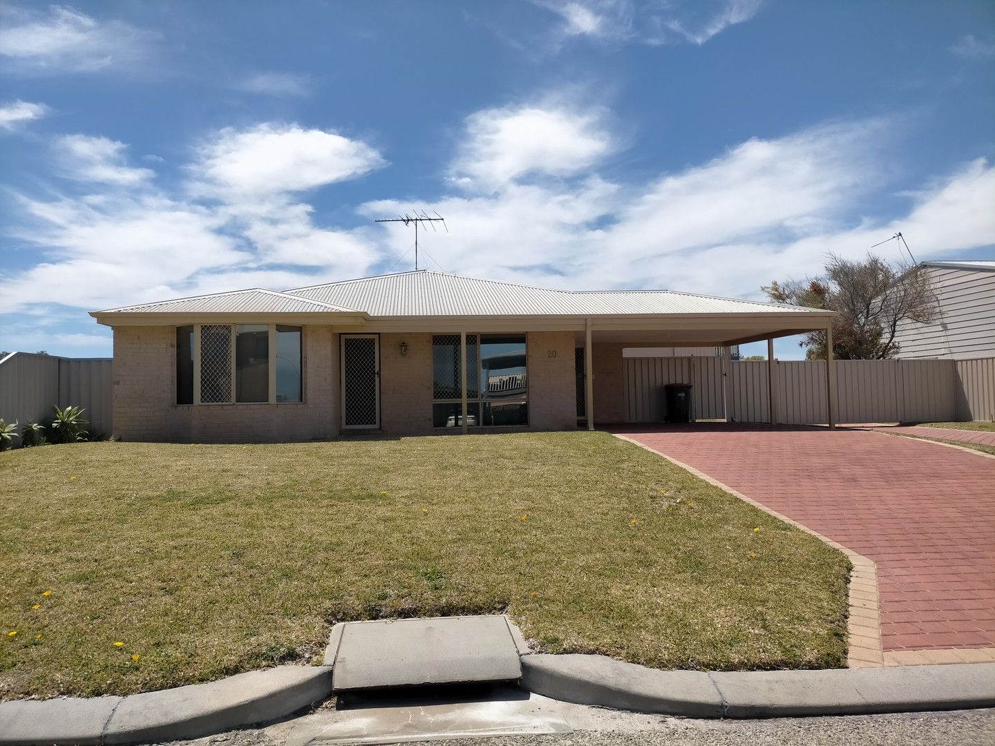 4 bedrooms House in 20 Lucraft Loop LEDGE POINT WA, 6043