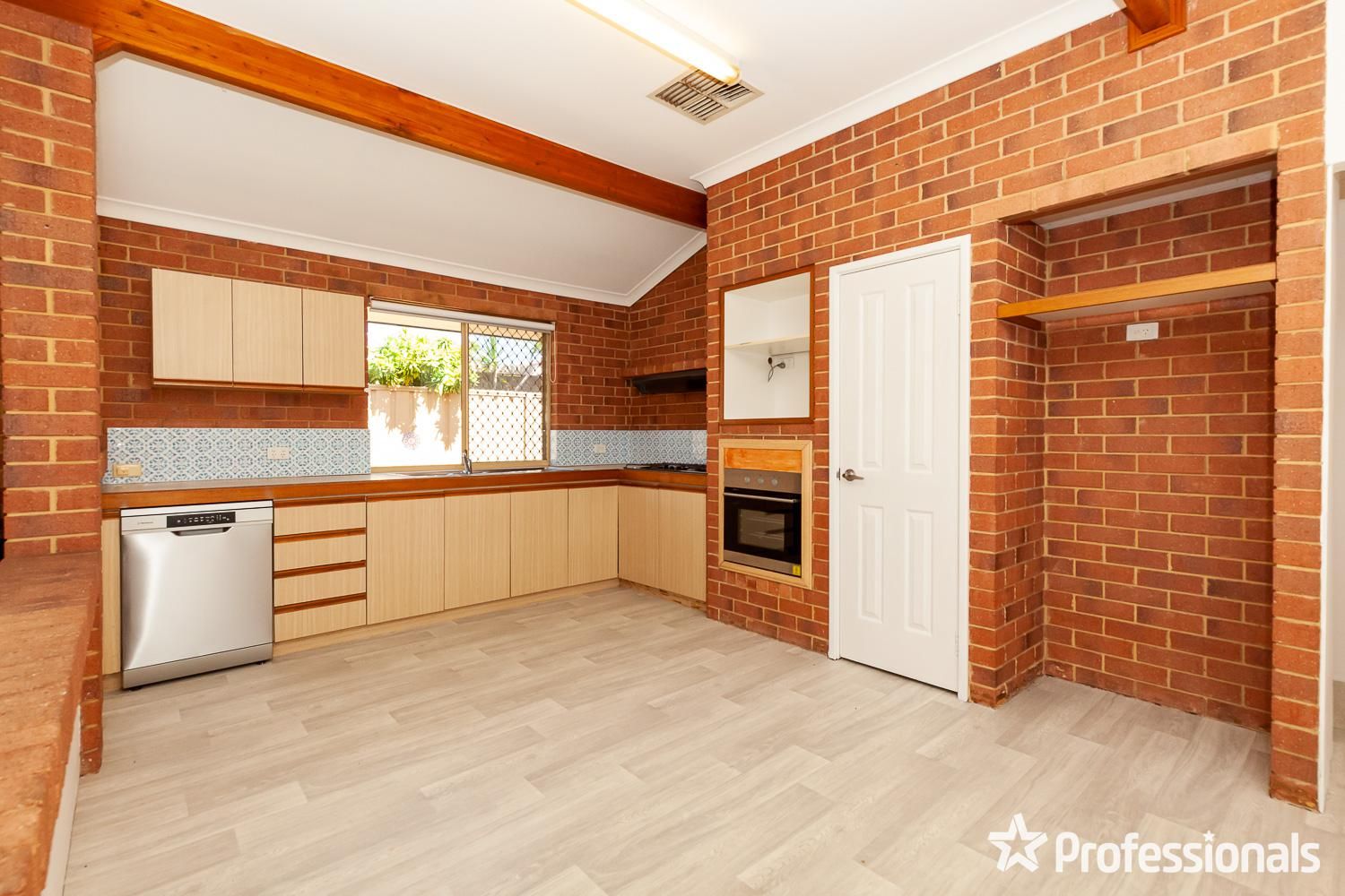 3 bedrooms House in 12 Cosgrove Court SEVILLE GROVE WA, 6112