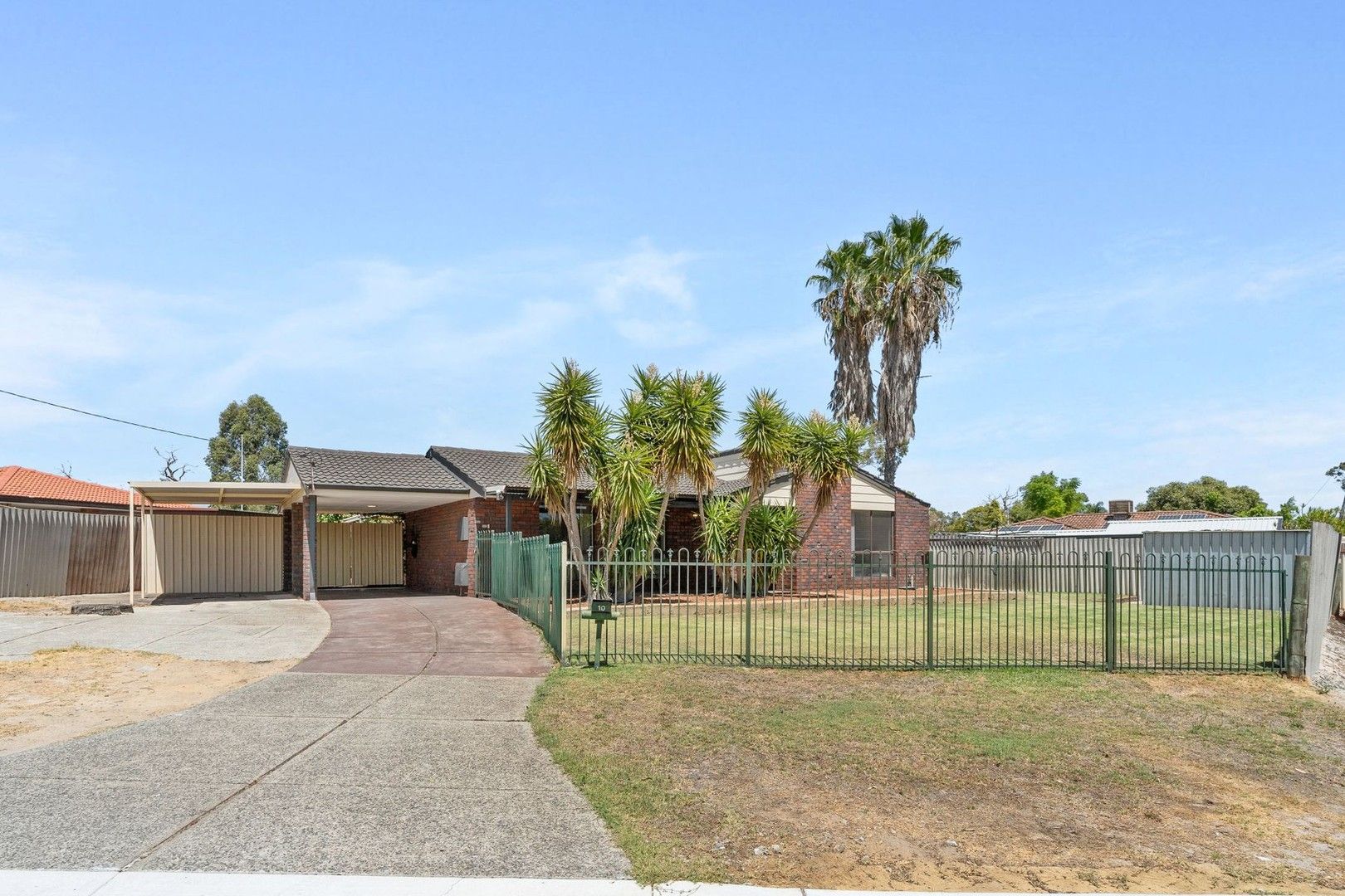 4 bedrooms House in 10 Rudall Close GOSNELLS WA, 6110