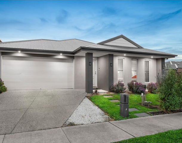 115 Thoroughbred Drive, Clyde North VIC 3978