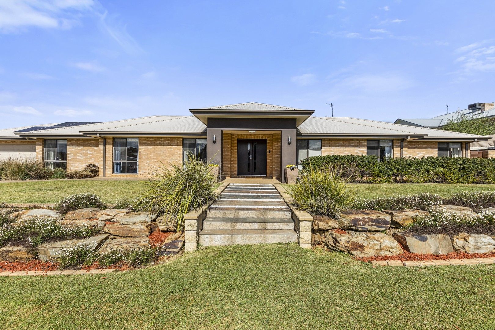 37 Plunkett Drive, Lake Albert NSW 2650 Domain