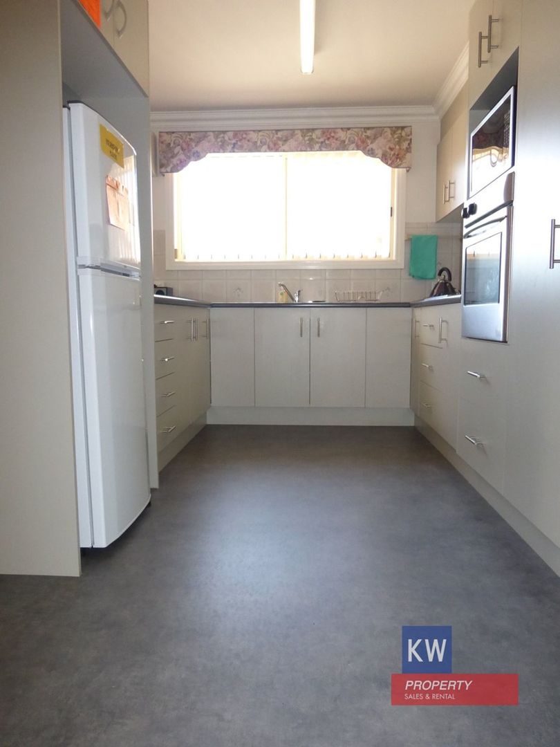 Unit 1/18 Ann St, Morwell VIC 3840, Image 2