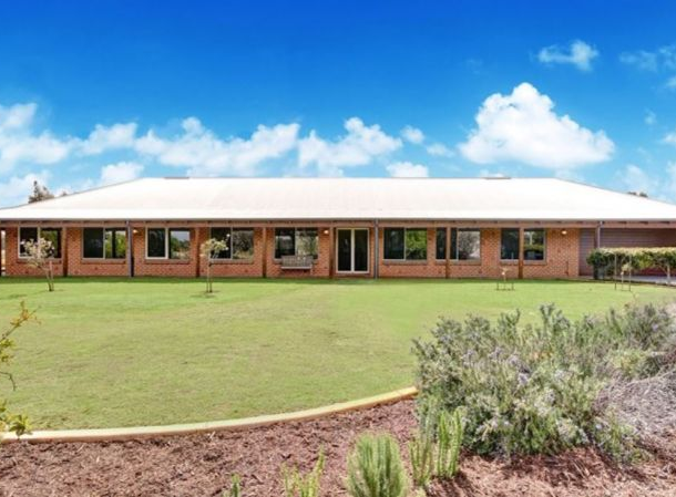 15 Swan Road, Middle Swan WA 6056