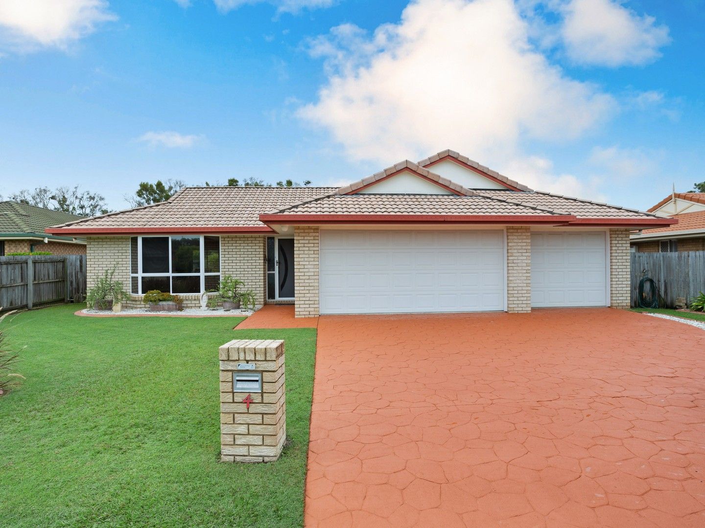 4 Smout Ct, Sandstone Point QLD 4511, Image 1