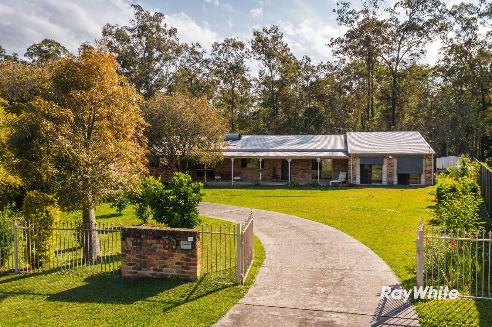 4 bedrooms House in 68 Holyrood Court MUNRUBEN QLD, 4125