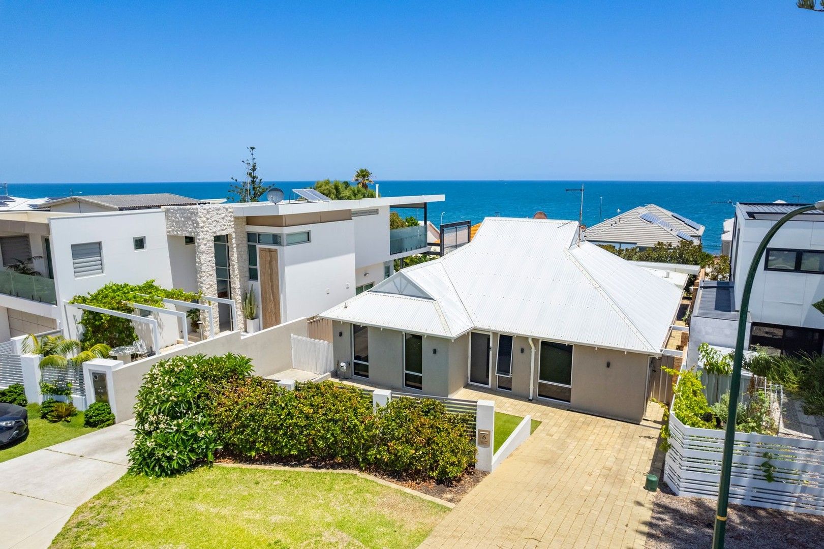 3 bedrooms House in 6 Mettam Street TRIGG WA, 6029