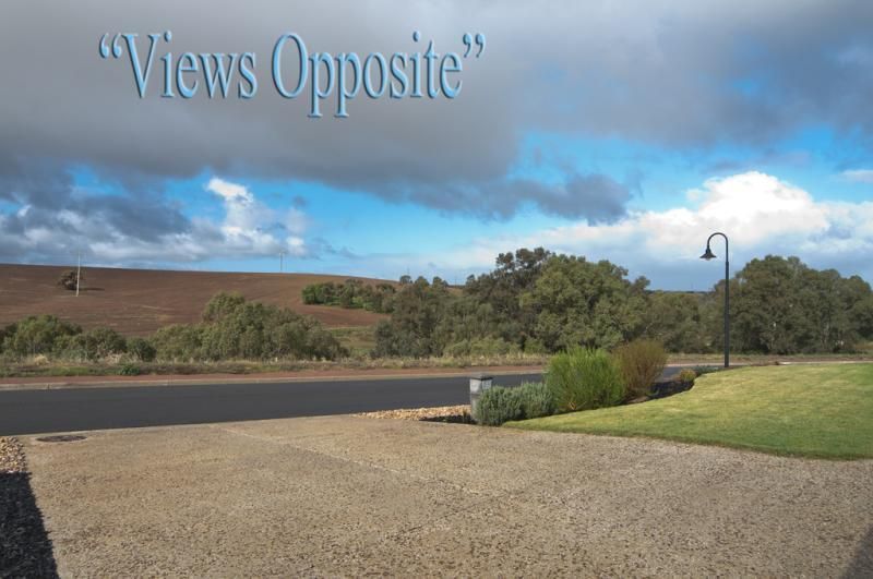 30 Lorikeet Grove, HEWETT SA 5118, Image 2