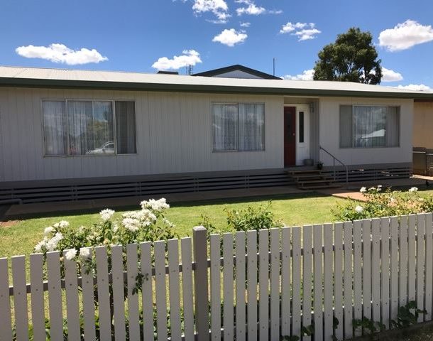 83 Pine Street, West Wyalong NSW 2671