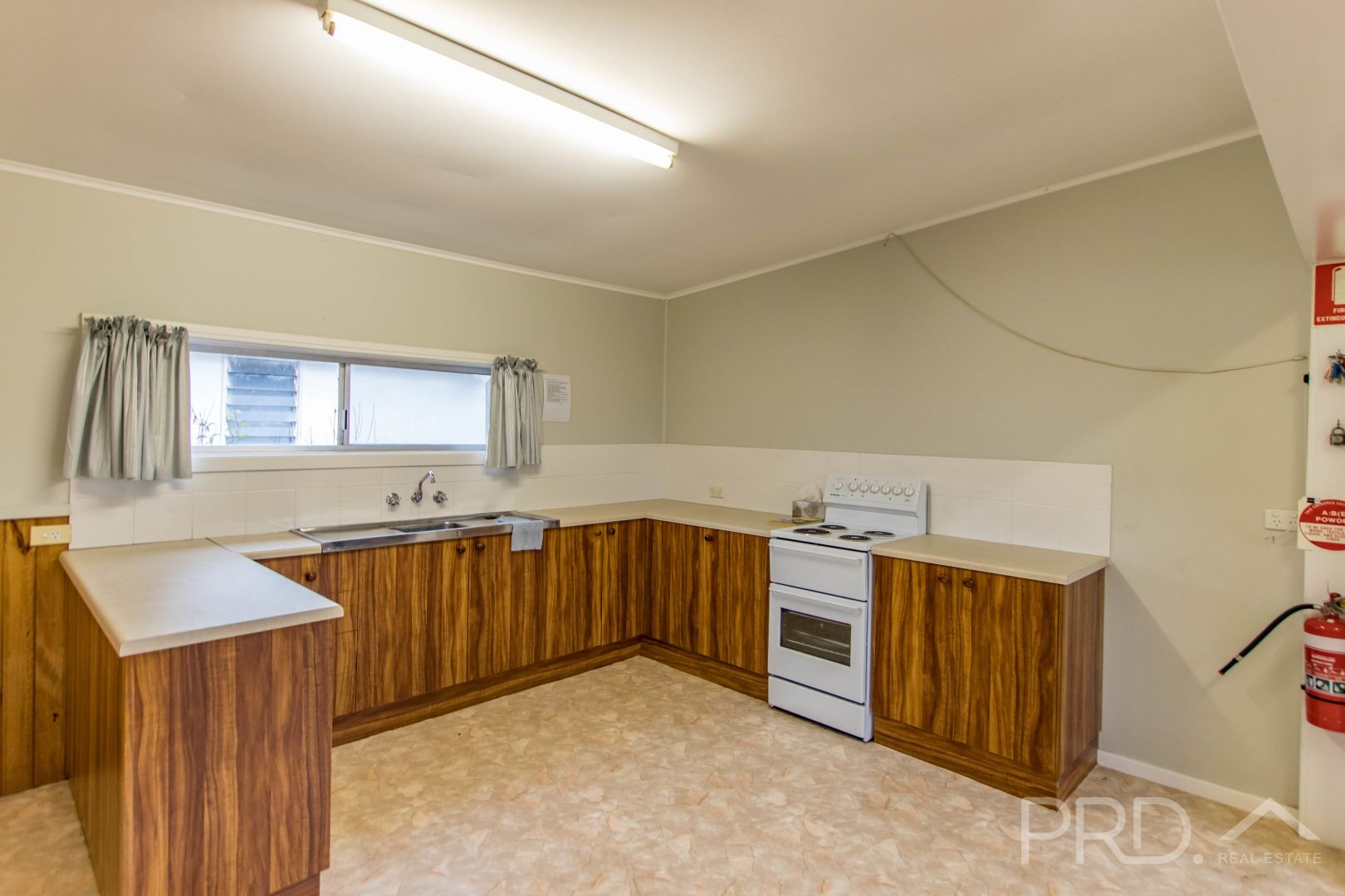 140A Simpson Street, Tumut NSW 2720, Image 2