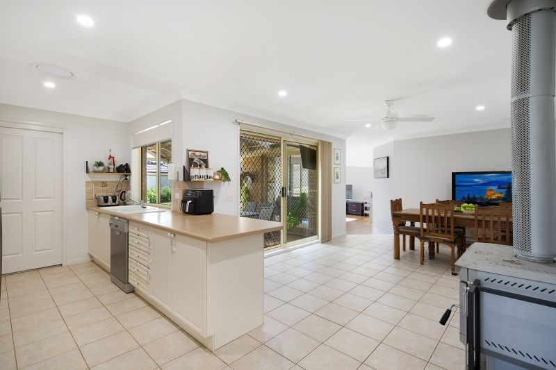 6 Kalimna Close, Lake Haven NSW 2263, Image 2