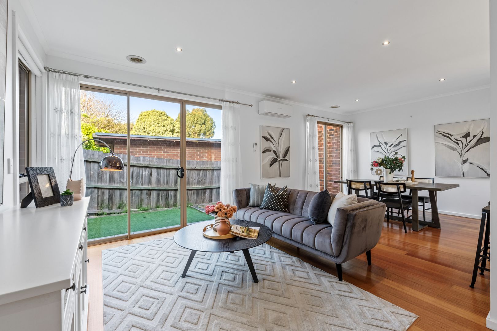 2/7 Newbigin Street, Burwood VIC 3125, Image 1