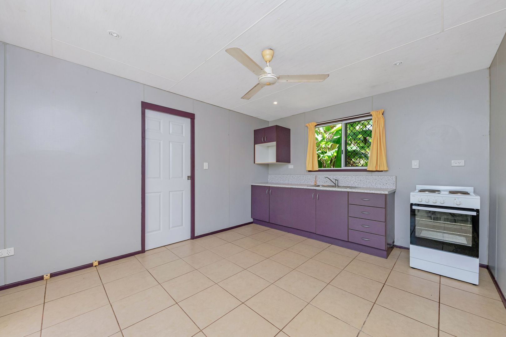 212 Balgal Beach Road, Balgal Beach QLD 4816, Image 2