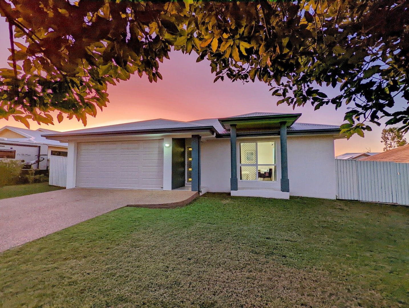 4 bedrooms House in 10 Henning Court BUSHLAND BEACH QLD, 4818