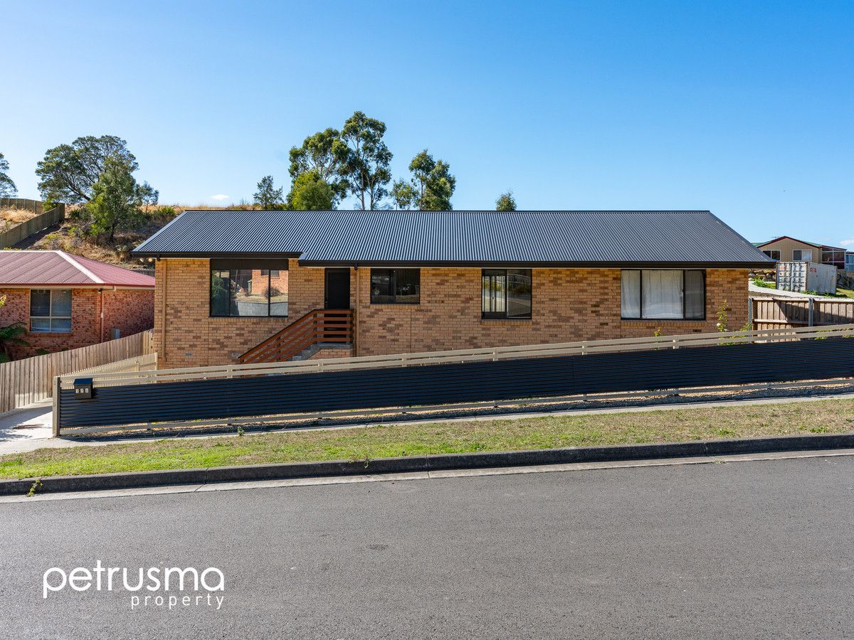4 bedrooms House in 126 Branscombe Road CLAREMONT TAS, 7011