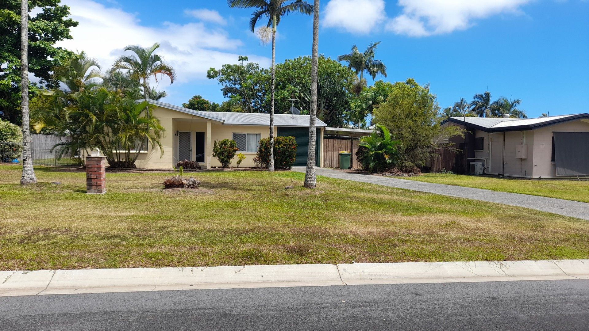 3 bedrooms House in 12 Bululo Close TRINITY BEACH QLD, 4879