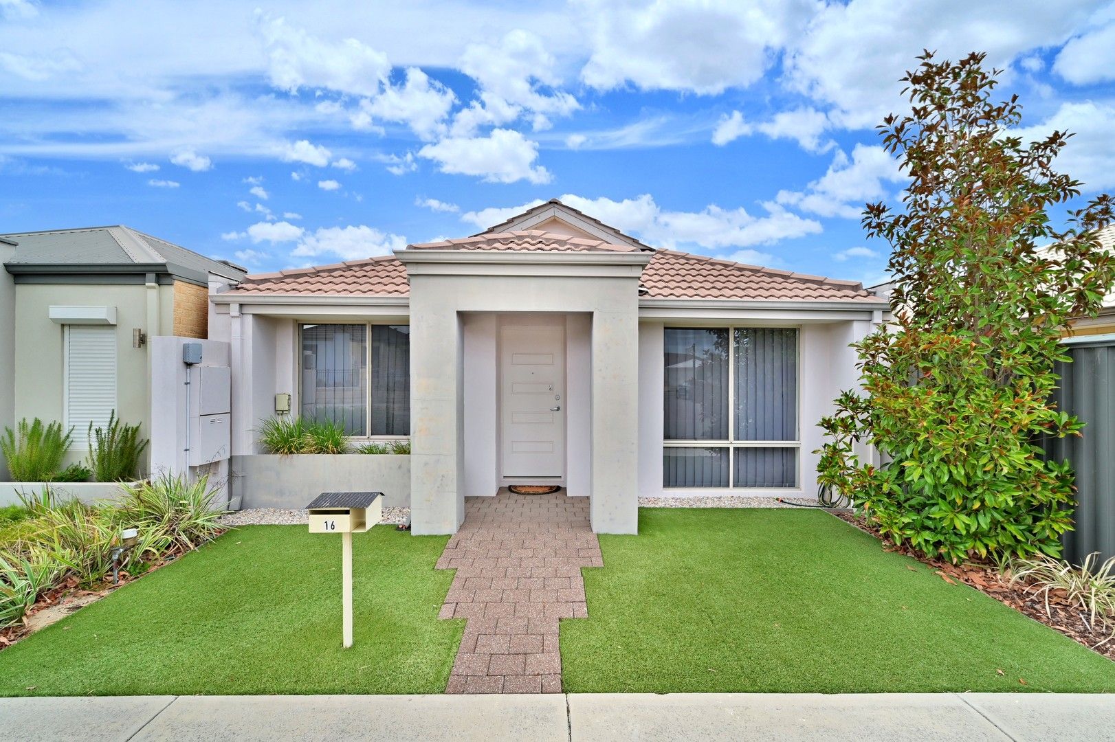 3 bedrooms House in 16 Cochrane Loop AVELEY WA, 6069