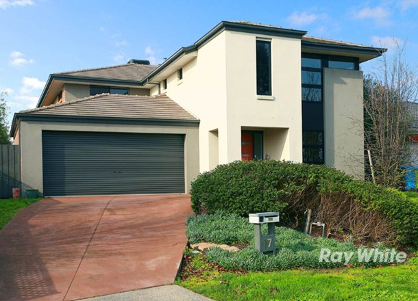 17 Weathertop Way, Cranbourne East VIC 3977