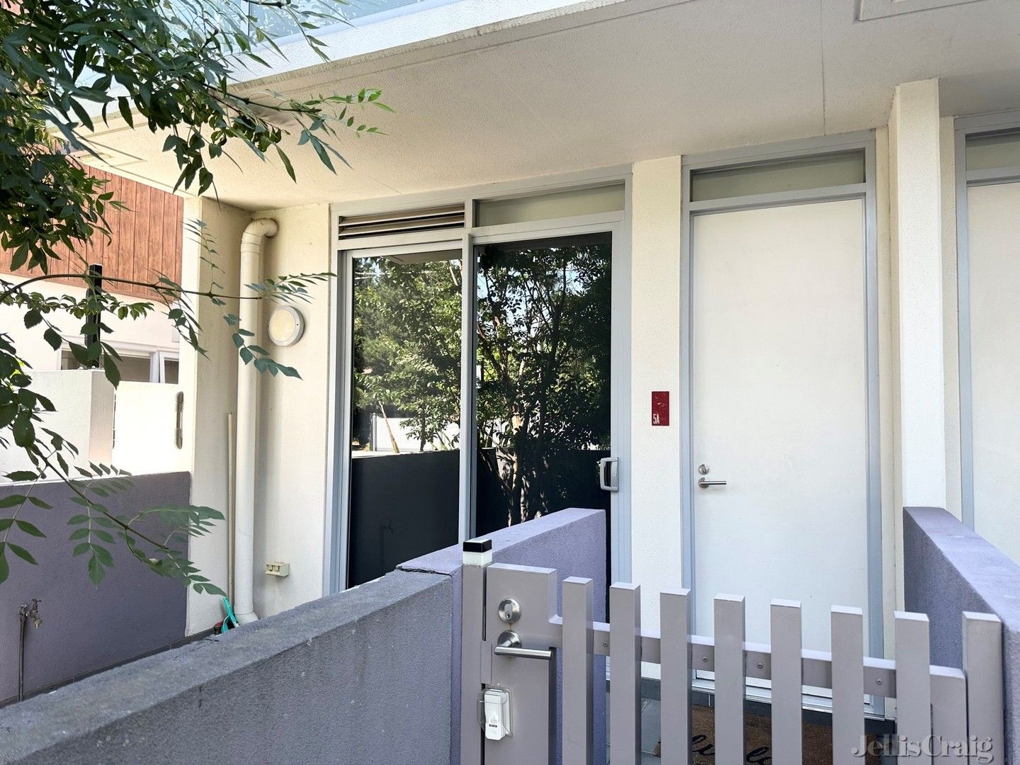 2 bedrooms Townhouse in 5a/168 Victoria Road NORTHCOTE VIC, 3070