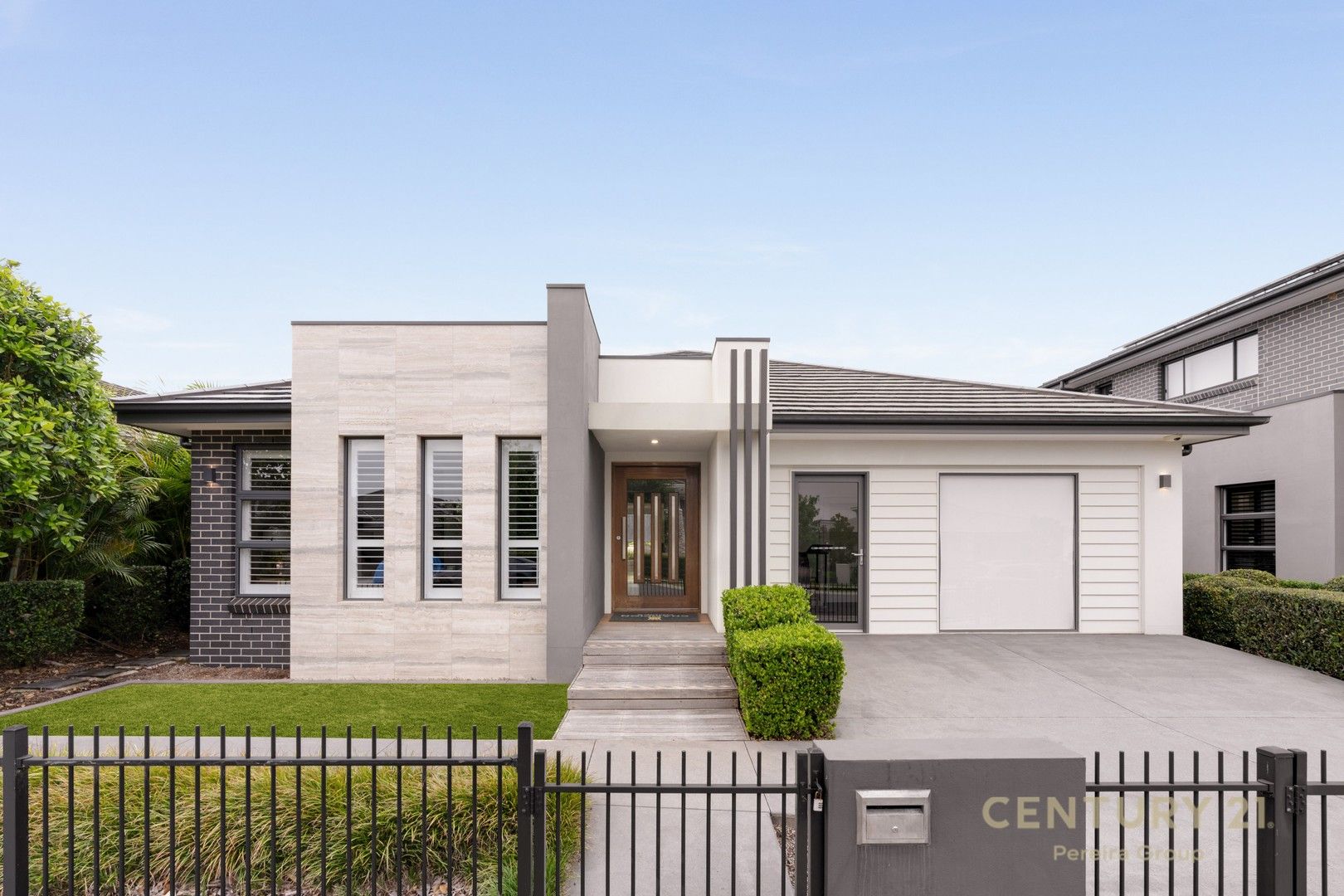 4 bedrooms House in 15 Sargent Street ORAN PARK NSW, 2570