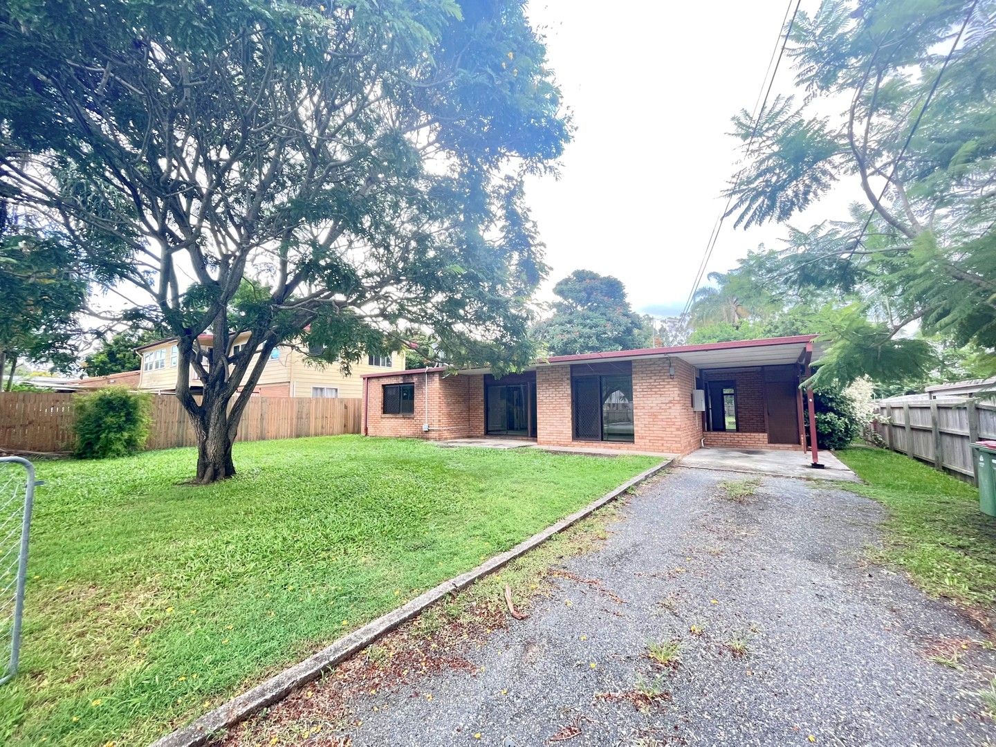 5 bedrooms House in 11 Galahad Street MARSDEN QLD, 4132