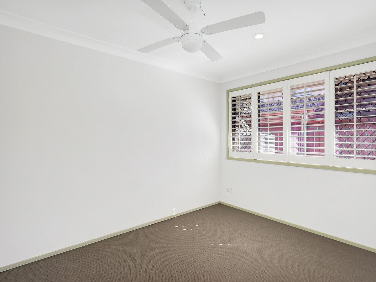 1/4 Cotinga Crescent, Burleigh Waters QLD 4220, Image 2