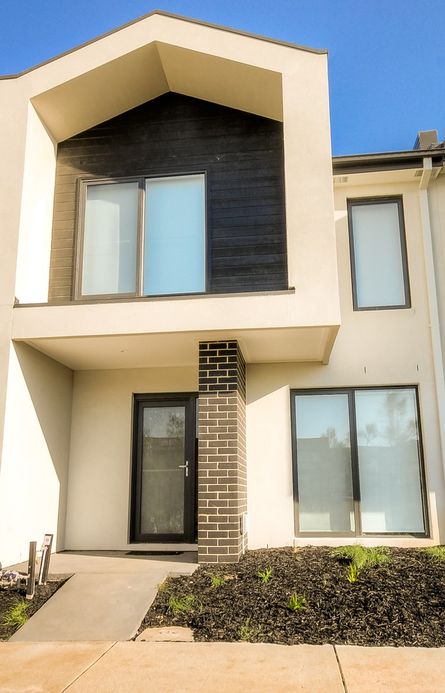 3 bedrooms Townhouse in 24 Bonsallo Walk TARNEIT VIC, 3029