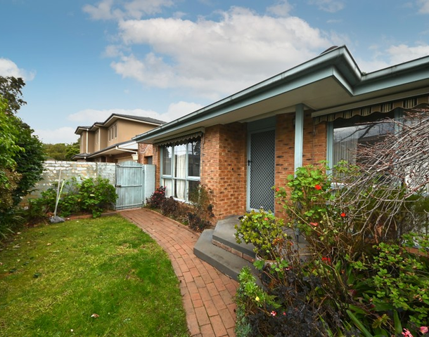 18 Glen Road, Glen Waverley VIC 3150