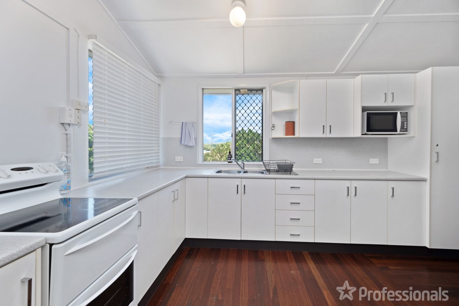 66 Schofield Parade, Keppel Sands QLD 4702, Image 2