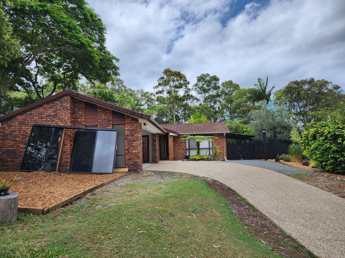 4 bedrooms House in 13 Riverstone Road HELENSVALE QLD, 4212