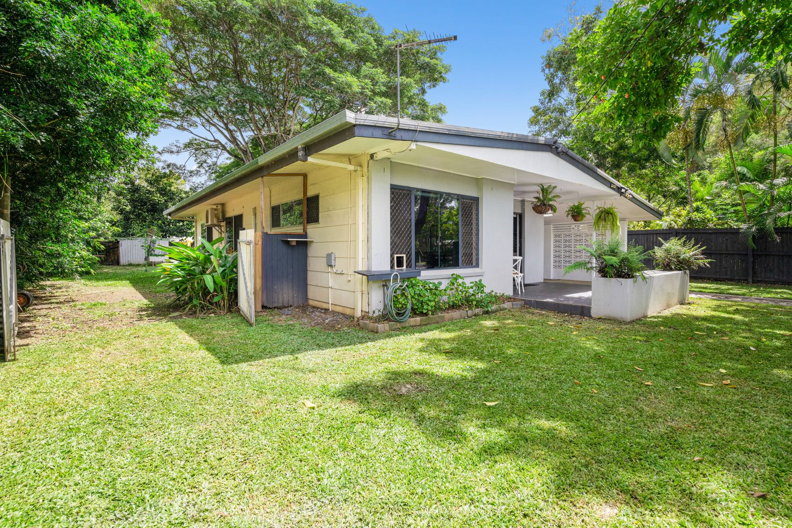 96 Greenslopes Street, Edge Hill QLD 4870, Image 2