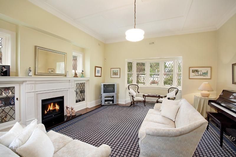 Sold 2 Dorrington Avenue, GLEN IRIS VIC 3146 on 16 Nov 2010