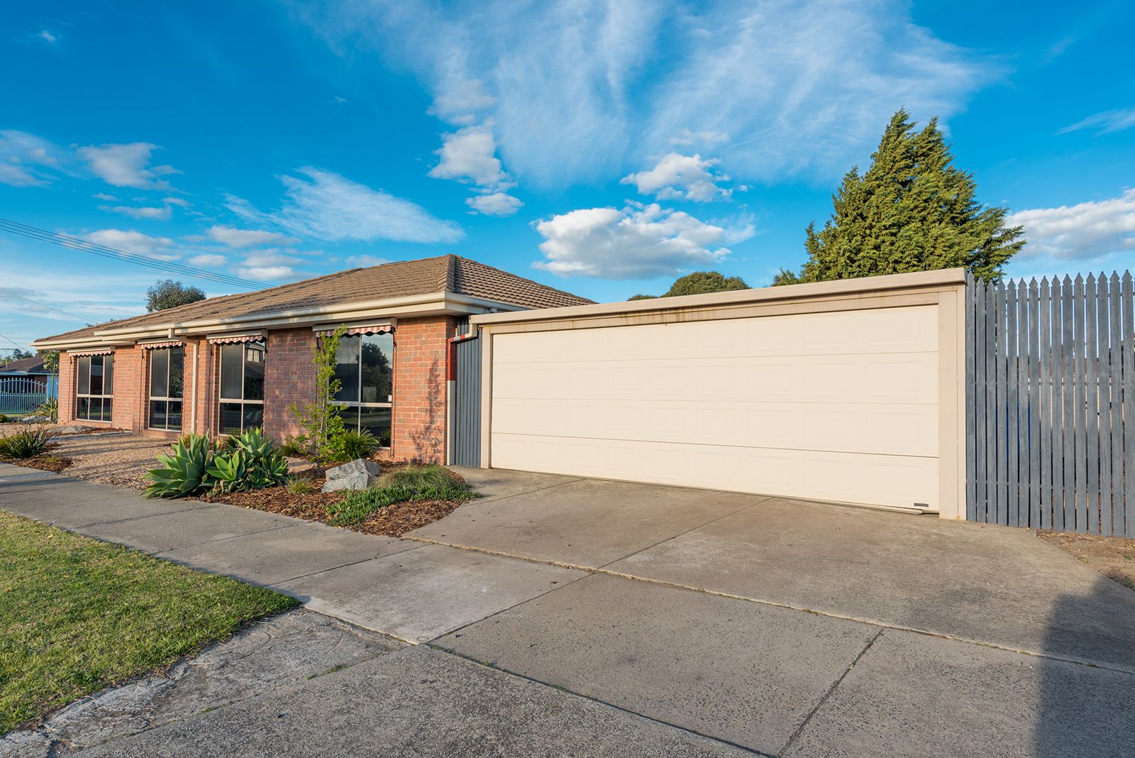 9 Farnborough Avenue, Craigieburn VIC 3064, Image 2