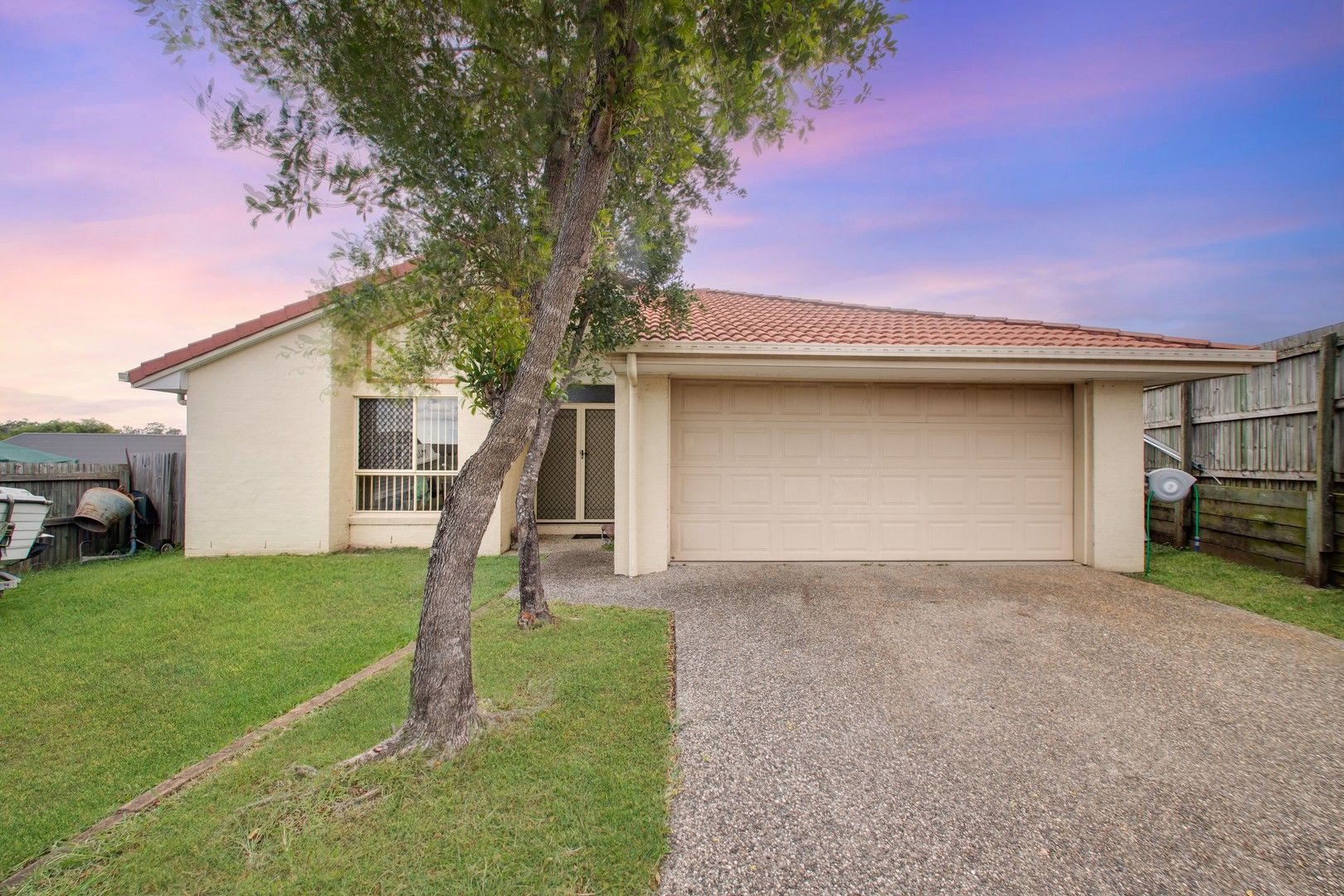 4 bedrooms House in 10 Jonathon Court FLINDERS VIEW QLD, 4305