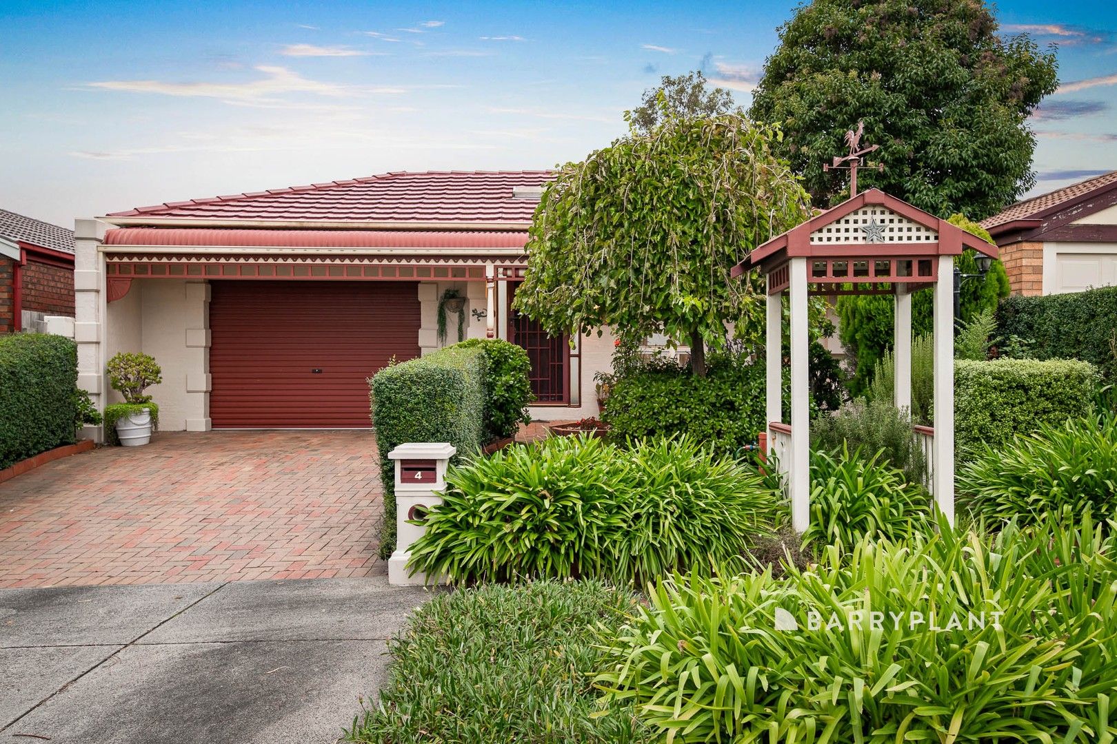 2 bedrooms House in 4 Illowra Court BERWICK VIC, 3806