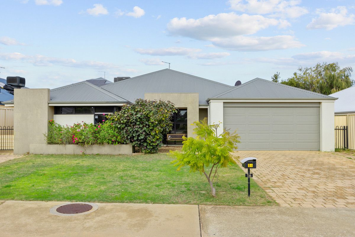 4 bedrooms House in 16 Cawana Parkway LAKELANDS WA, 6180