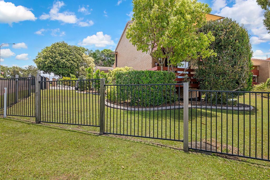 2 bedrooms Townhouse in 1/29 Browning Boulevard BATTERY HILL QLD, 4551
