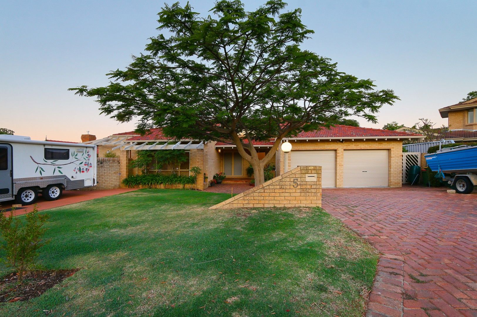 4 bedrooms House in 5 Nicol Close KARDINYA WA, 6163