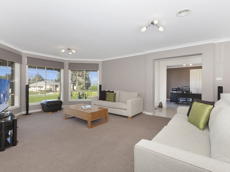 32 King William Court, Wallan VIC 3756, Image 2