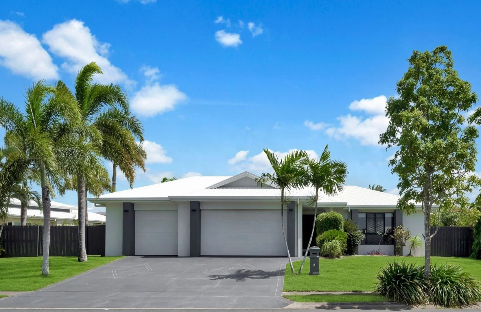 11 Royal Boulevard, Glenella QLD 4740