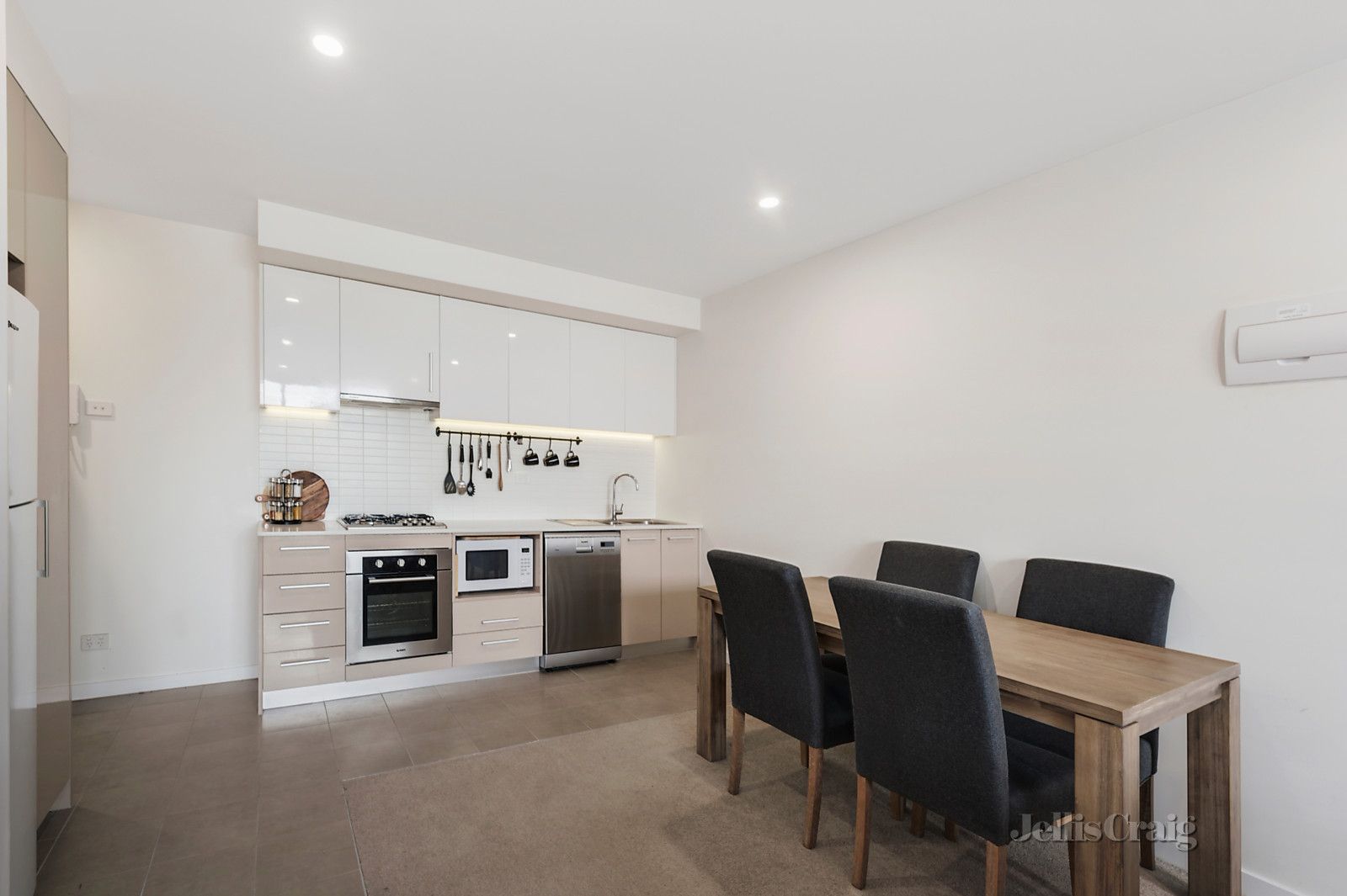 212/193-195 Springvale Road, Nunawading VIC 3131, Image 1